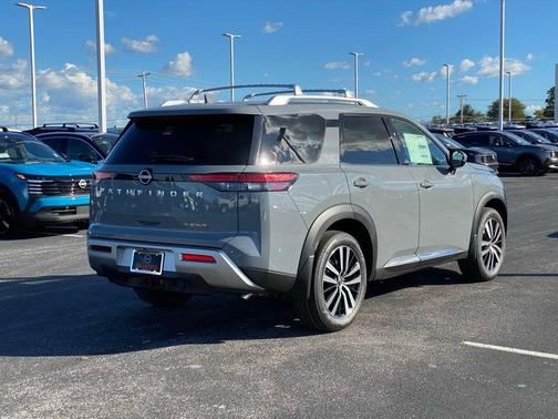 2025 Nissan Pathfinder Platinum