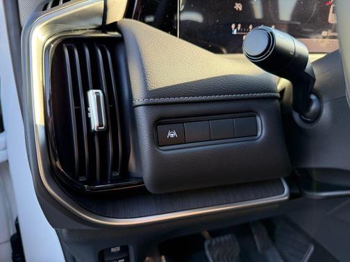 2026 Nissan Armada SV