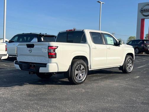 2025 Nissan Frontier SV