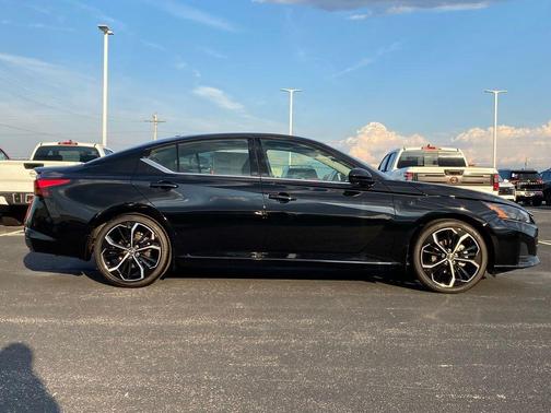2025 Nissan Altima SR