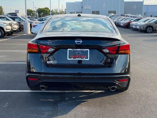 2025 Nissan Altima SR