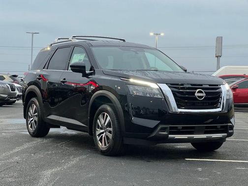 2025 Nissan Pathfinder SL