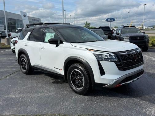 White / Black 2026 Nissan Pathfinder Rock Creek