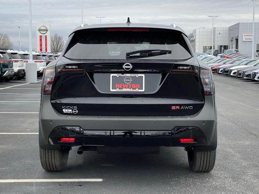 2025 Nissan Kicks SR