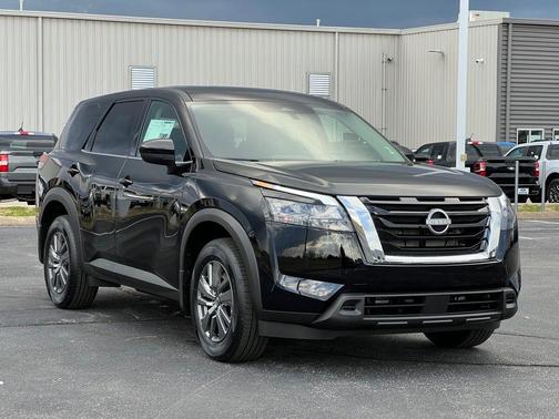 2025 Nissan Pathfinder S