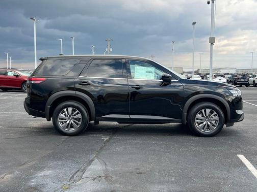 2025 Nissan Pathfinder S