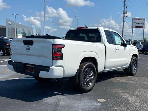 2025 Nissan Frontier SV