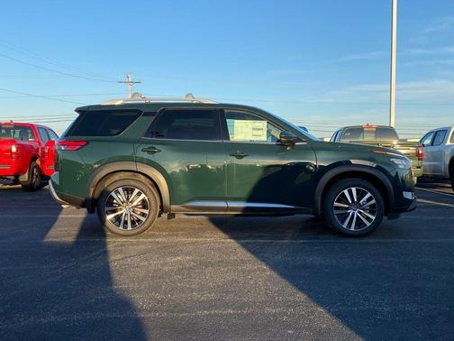 2025 Nissan Pathfinder Platinum