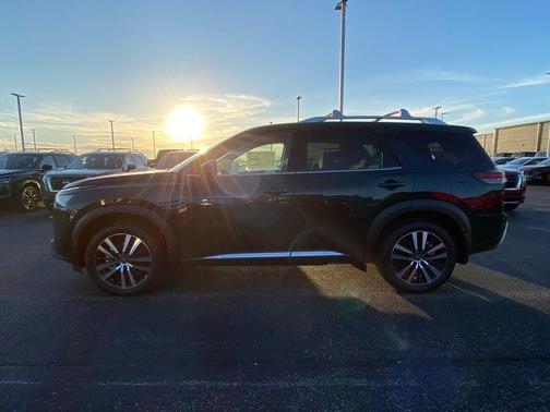 2025 Nissan Pathfinder Platinum