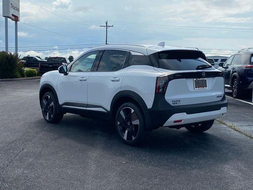 2025 Nissan Kicks SR