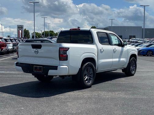 2025 Nissan Frontier SV