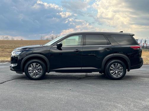 2025 Nissan Pathfinder S