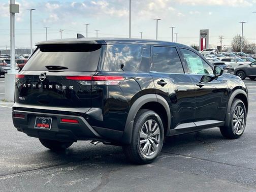 2025 Nissan Pathfinder S