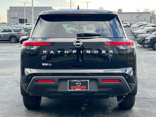 2025 Nissan Pathfinder S