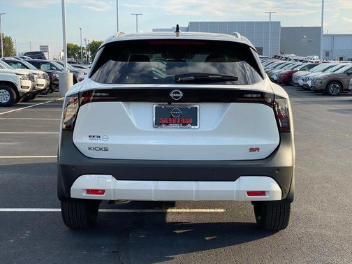 2025 Nissan Kicks SR