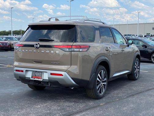 2025 Nissan Pathfinder Platinum