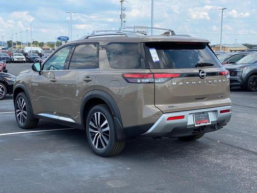 2025 Nissan Pathfinder Platinum
