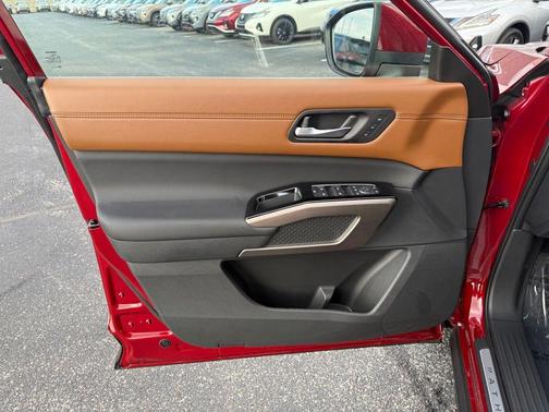 2025 Nissan Pathfinder Platinum