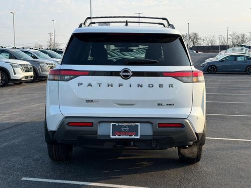 2026 Nissan Pathfinder SL