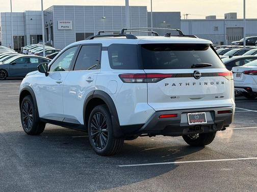 2026 Nissan Pathfinder SL