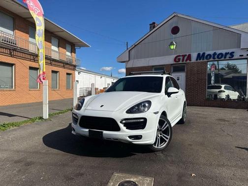2013 Porsche Cayenne GTS
