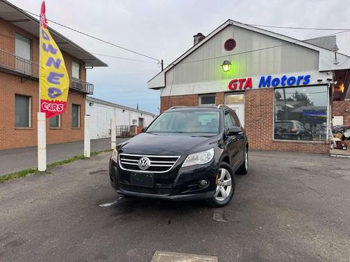 2010 Volkswagen Tiguan 2.0T Wolfsburg Edition