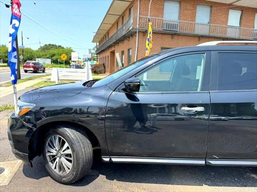 2017 Nissan Pathfinder SV