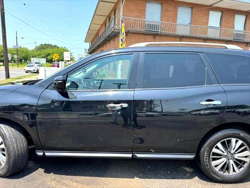 2017 Nissan Pathfinder SV