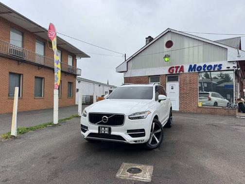 2016 Volvo XC90 T5 Momentum