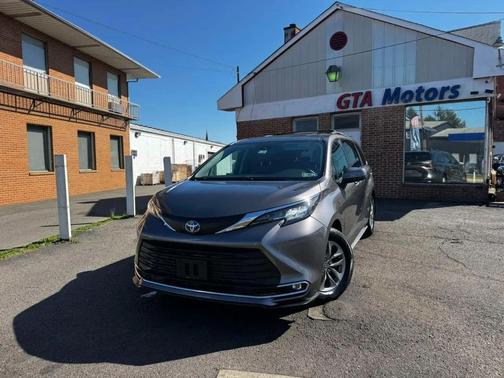 2022 Toyota Sienna XLE