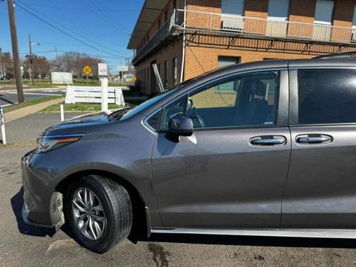 2022 Toyota Sienna XLE