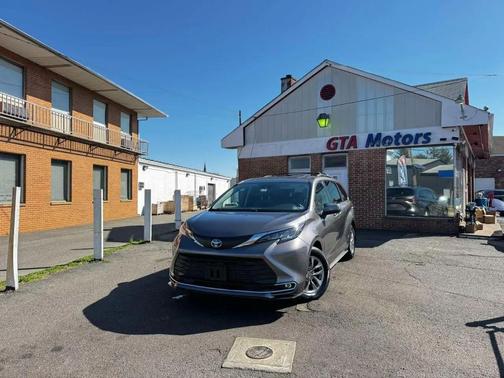 2022 Toyota Sienna XLE