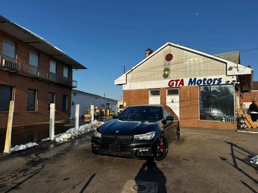 2016 BMW 740 4dr Sdn 740i RWD