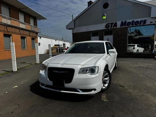 2018 Chrysler 300 Touring