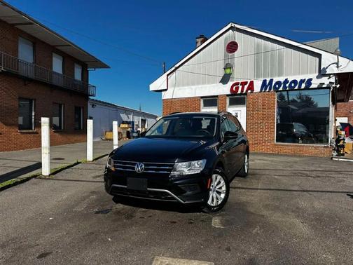 Deep Black Pearl Metallic 2018 Volkswagen Tiguan 2.0T S 4MOTION
