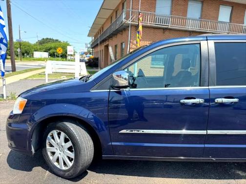 2014 Chrysler Town & Country Touring