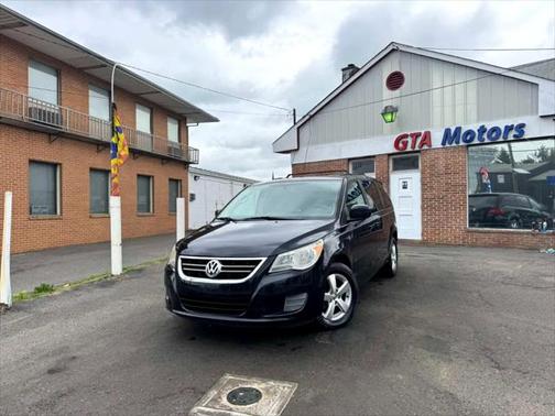 2011 Volkswagen Routan SE