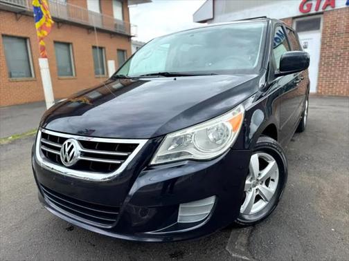 2011 Volkswagen Routan SE