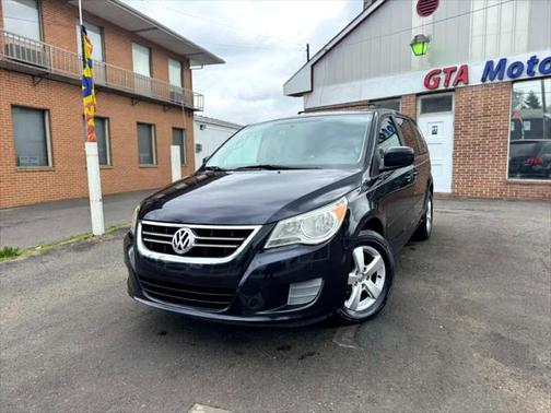 2011 Volkswagen Routan SE