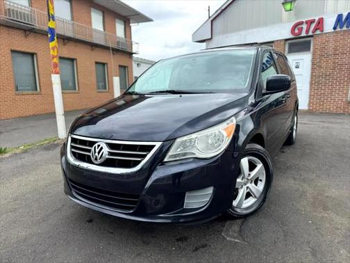 2011 Volkswagen Routan SE