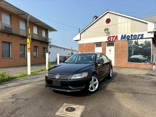 2014 Volkswagen Passat 1.8T Auto SE w/Sunroof & Nav