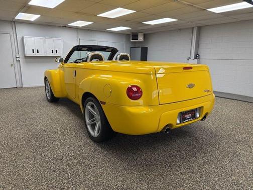 2004 Chevrolet SSR Base
