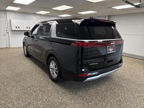 2023 Kia Carnival LX