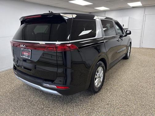 2023 Kia Carnival LX