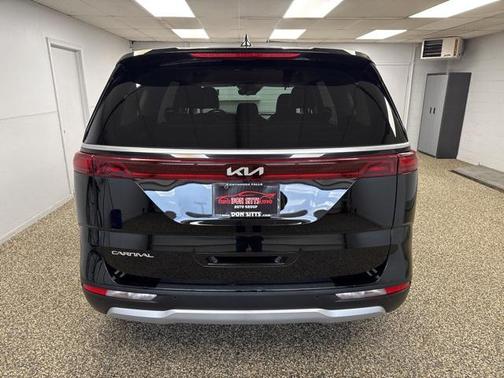 2023 Kia Carnival LX
