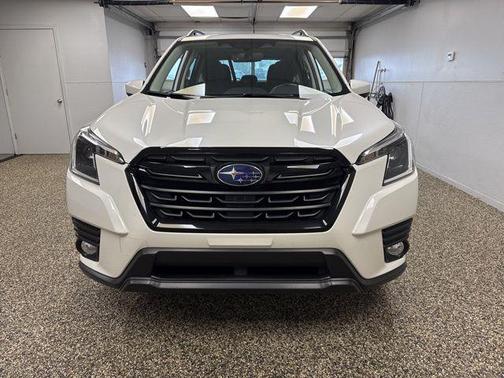 Crystal White Pearl 2023 Subaru Forester Premium