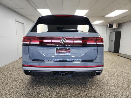 2024 Volkswagen Atlas 2.0T SE w/Technology 4MOTION