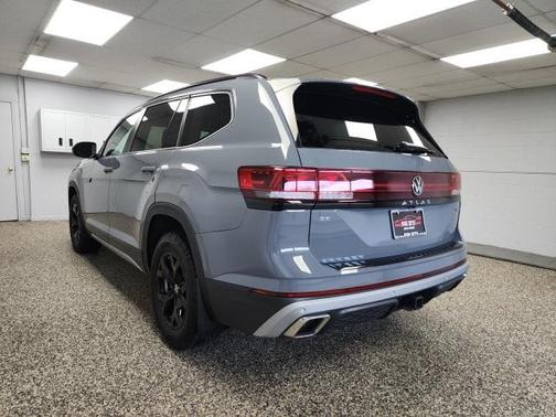 2024 Volkswagen Atlas 2.0T SE w/Technology 4MOTION