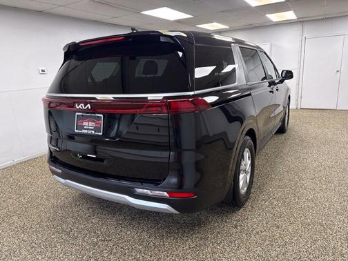 Aurora Black Pearl 2024 Kia Carnival LX Seat Package