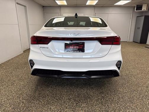 Snow White Pearl 2023 Kia Forte LXS